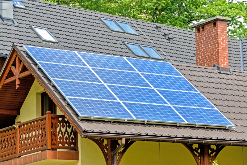 chauffagiste-LA BRIGUE-min_solar-panels-1477987